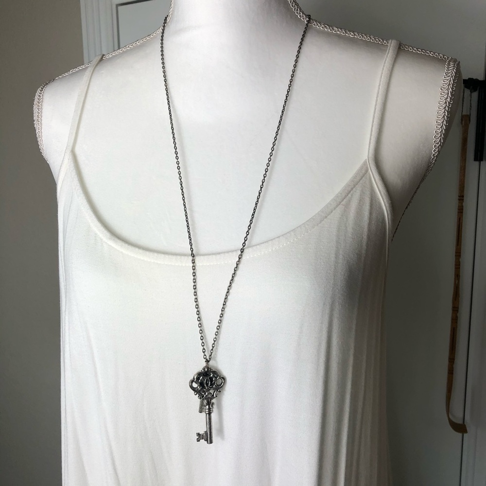 Silver Key charm Fashion Necklace